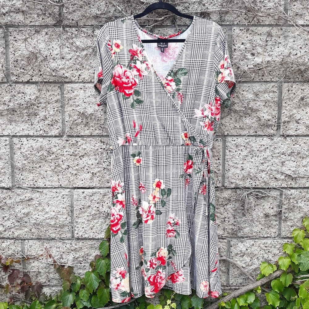 Derek Heart  Floral Hounds Tooth Wrap Dress